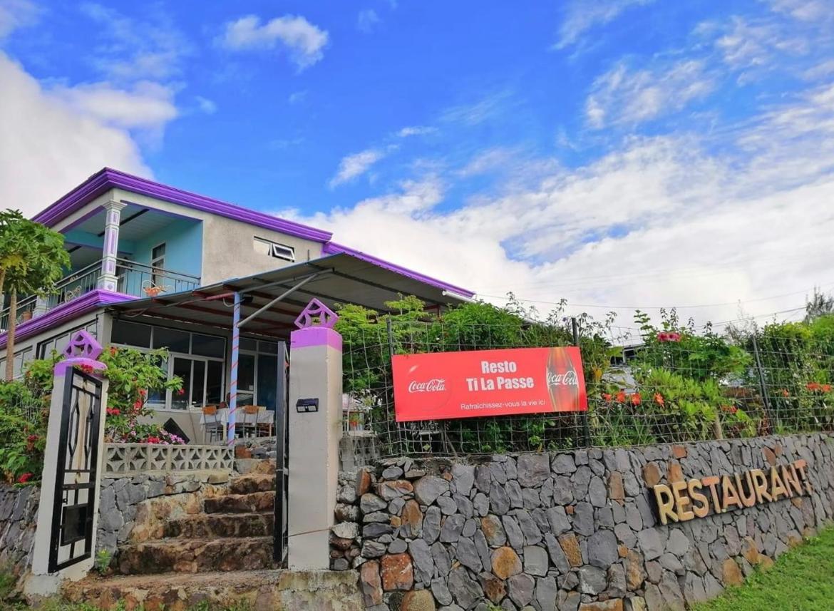 Tilapasse Resto & Guest House Port South East Exterior photo